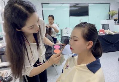 南京学化妆，如何选择一家靠谱的化妆学校？